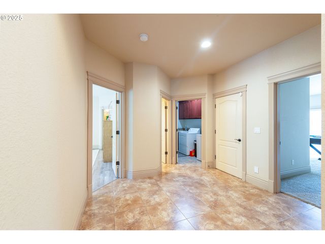 1637 PTARMIGAN St Nw, Salem, OR 97304