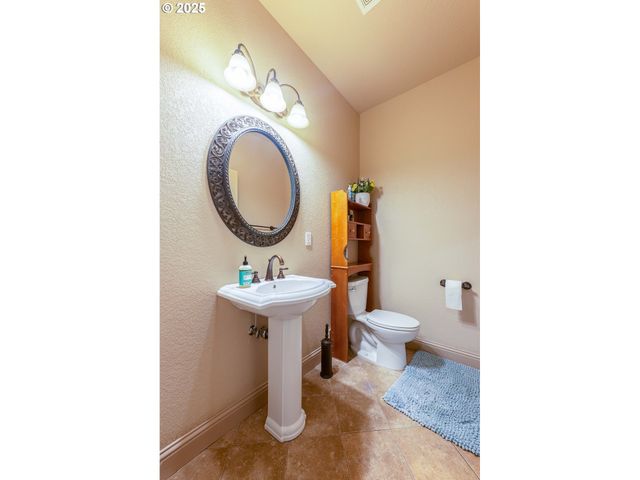 1637 PTARMIGAN St Nw, Salem, OR 97304