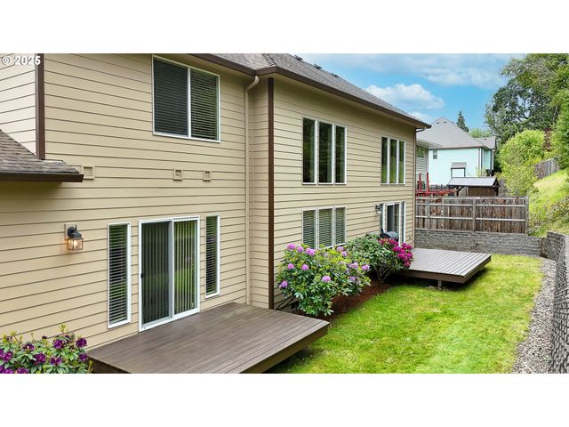 1637 PTARMIGAN St Nw, Salem, OR 97304