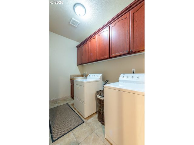 1637 PTARMIGAN St Nw, Salem, OR 97304