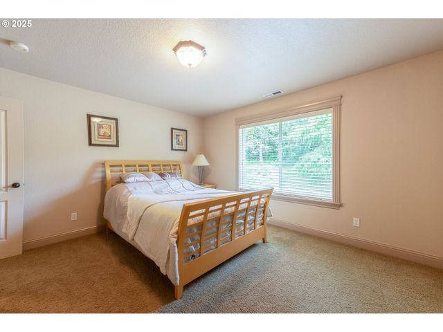 1637 PTARMIGAN St Nw, Salem, OR 97304