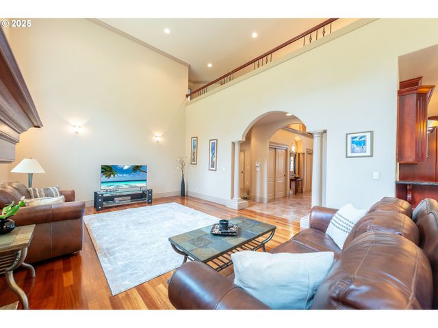 1637 PTARMIGAN St Nw, Salem, OR 97304