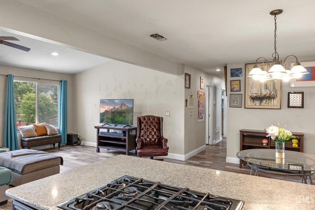 20924 Brentwood Drive, Tehachapi, CA 93561