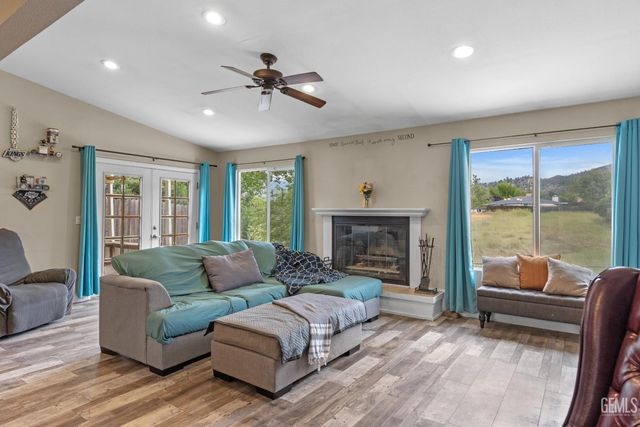20924 Brentwood Drive, Tehachapi, CA 93561