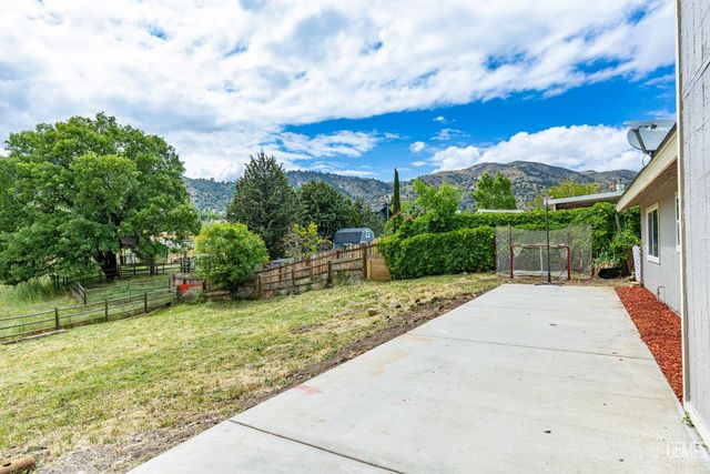 20924 Brentwood Drive, Tehachapi, CA 93561