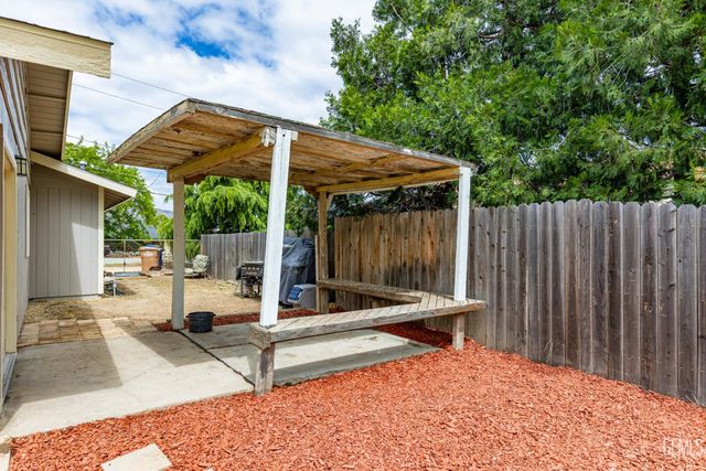 20924 Brentwood Drive, Tehachapi, CA 93561