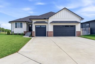 5429 N Saint Paul Ct, Wichita, KS 67204