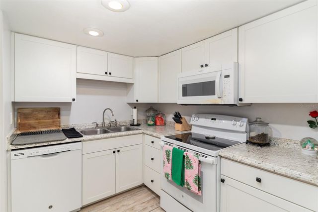 924 LAKE DESTINY ROAD E, Altamonte Springs, FL 32714