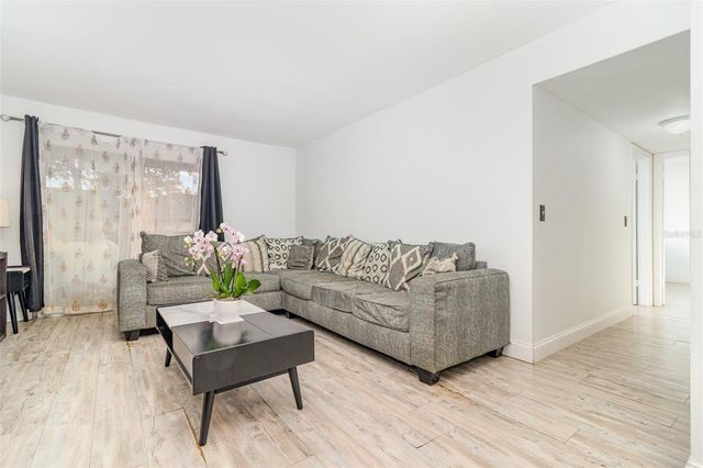 924 LAKE DESTINY ROAD E, Altamonte Springs, FL 32714