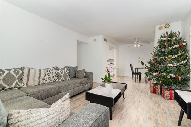 924 LAKE DESTINY ROAD E, Altamonte Springs, FL 32714