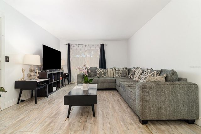 924 LAKE DESTINY ROAD E, Altamonte Springs, FL 32714