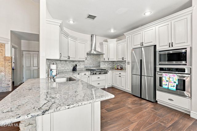 1366 GOLDEN TRAIL Lane, El Paso, TX 79936