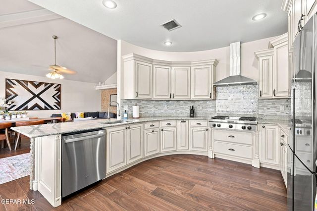 1366 GOLDEN TRAIL Lane, El Paso, TX 79936