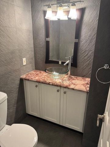 815 Middle River Dr 306, Fort Lauderdale, FL 33304