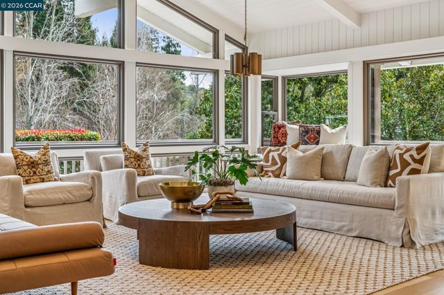 147 Amber Valley Dr, Orinda, CA 94563