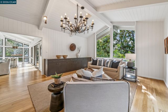 147 Amber Valley Dr, Orinda, CA 94563