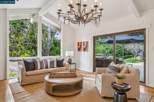 147 Amber Valley Dr, Orinda, CA 94563