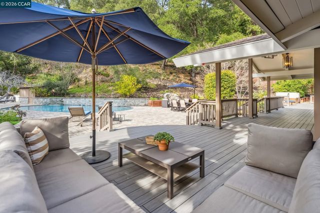 147 Amber Valley Dr, Orinda, CA 94563