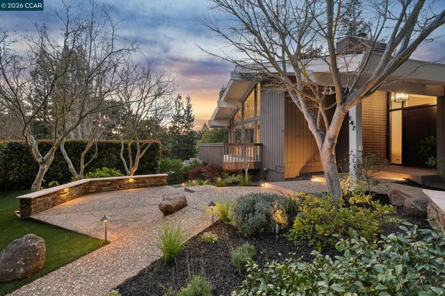 147 Amber Valley Dr, Orinda, CA 94563