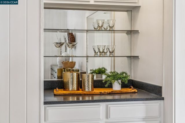 147 Amber Valley Dr, Orinda, CA 94563