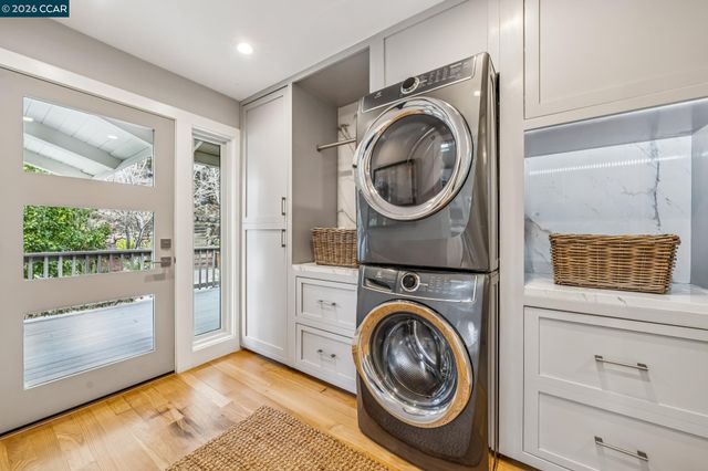 147 Amber Valley Dr, Orinda, CA 94563