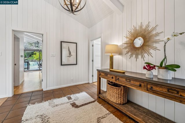 147 Amber Valley Dr, Orinda, CA 94563