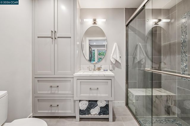 147 Amber Valley Dr, Orinda, CA 94563