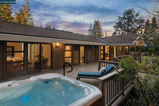 147 Amber Valley Dr, Orinda, CA 94563