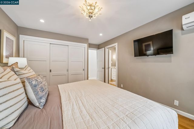 147 Amber Valley Dr, Orinda, CA 94563