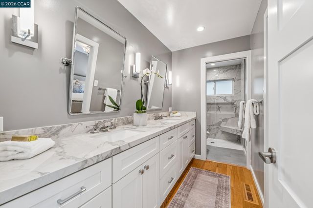 147 Amber Valley Dr, Orinda, CA 94563