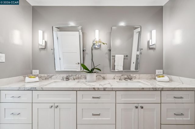 147 Amber Valley Dr, Orinda, CA 94563