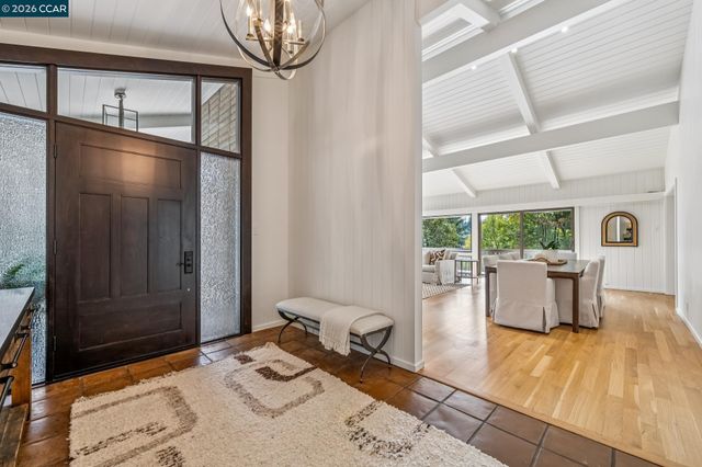 147 Amber Valley Dr, Orinda, CA 94563