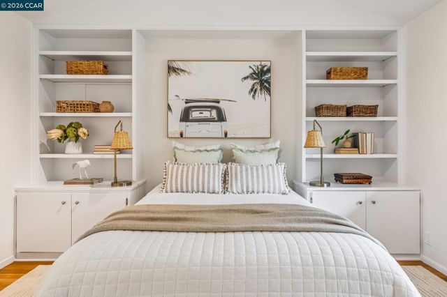 147 Amber Valley Dr, Orinda, CA 94563