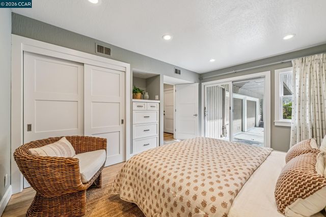 147 Amber Valley Dr, Orinda, CA 94563