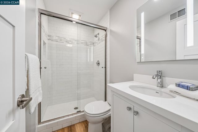 147 Amber Valley Dr, Orinda, CA 94563