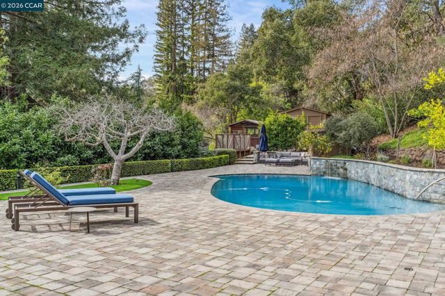 147 Amber Valley Dr, Orinda, CA 94563