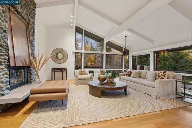 147 Amber Valley Dr, Orinda, CA 94563