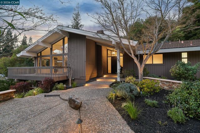 147 Amber Valley Dr, Orinda, CA 94563
