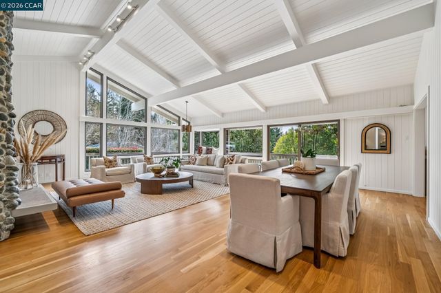 147 Amber Valley Dr, Orinda, CA 94563