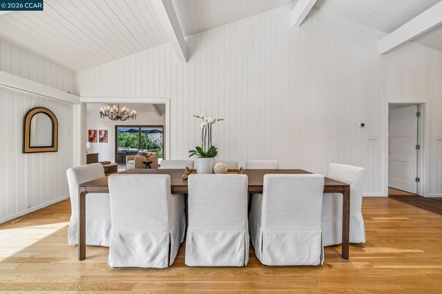 147 Amber Valley Dr, Orinda, CA 94563