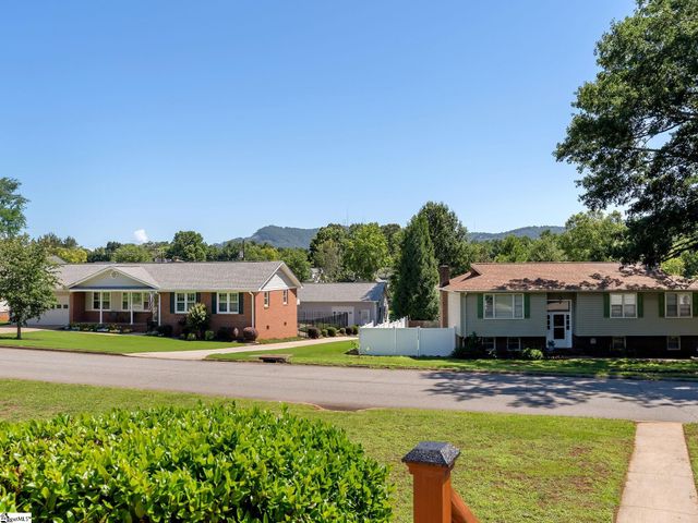 13 Elkhorn Drive, Greenville, SC 29617