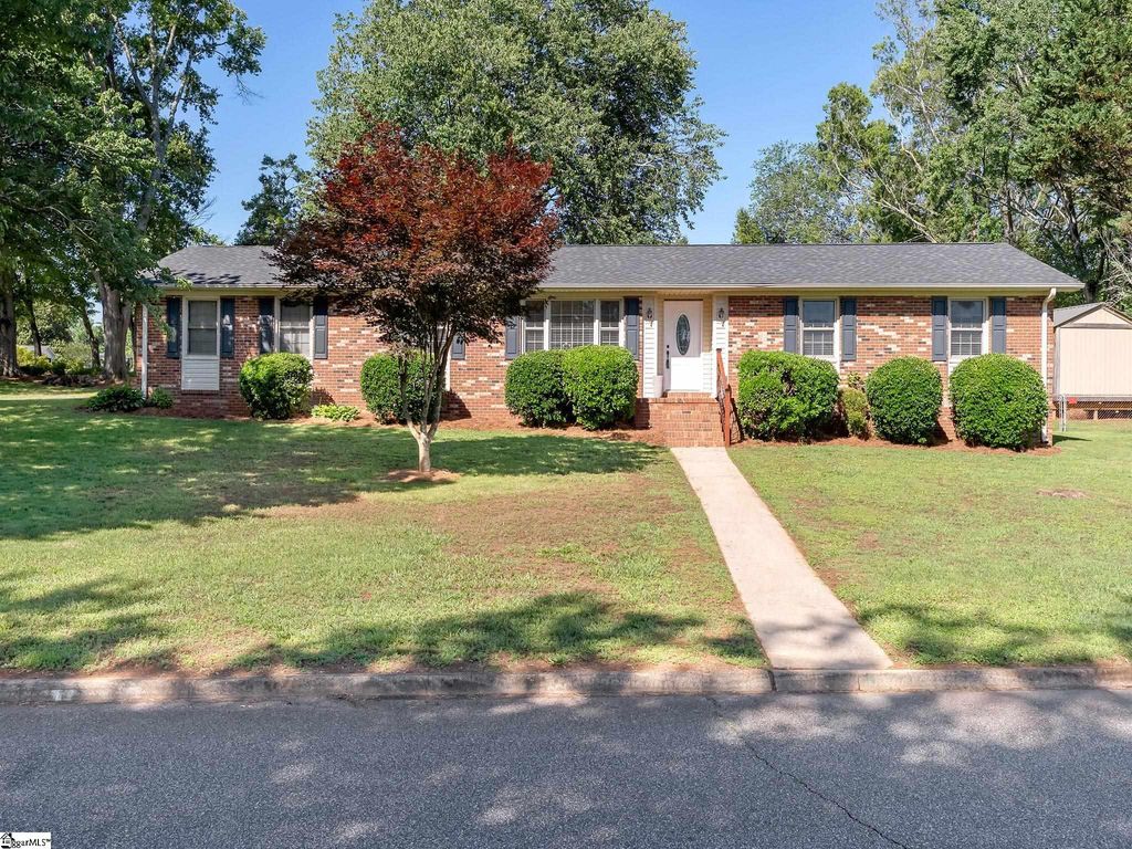 13 Elkhorn Drive, Greenville, SC 29617