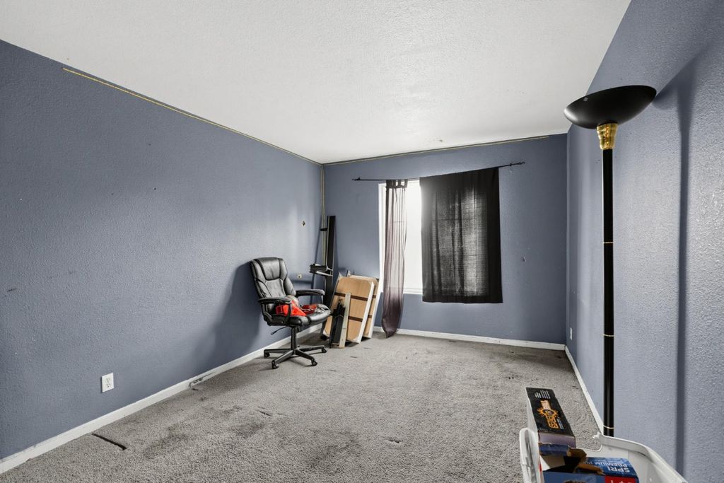 Image 13 of property listing at 320 Rose, Chowchilla, CA 93610