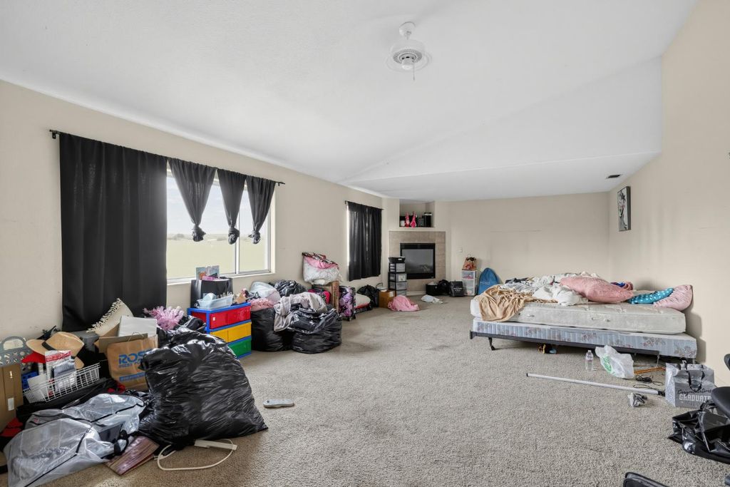Image 15 of property listing at 320 Rose, Chowchilla, CA 93610