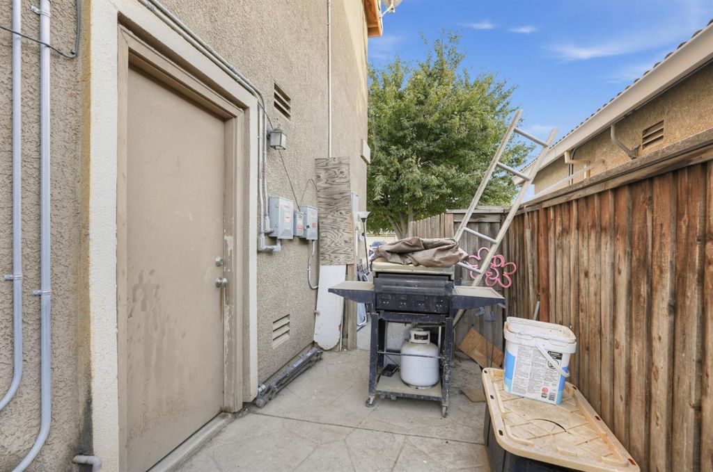 Image 27 of property listing at 320 Rose, Chowchilla, CA 93610