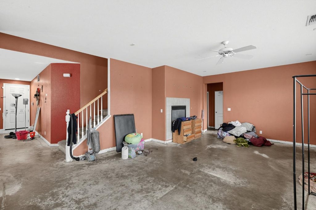 Image 4 of property listing at 320 Rose, Chowchilla, CA 93610