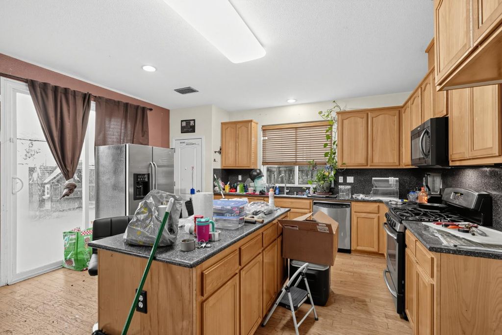 Image 7 of property listing at 320 Rose, Chowchilla, CA 93610