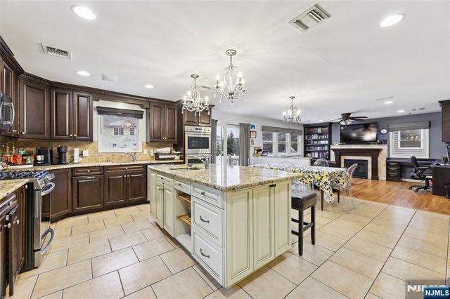 50 Highgate Terrace, Bergenfield, NJ 07621