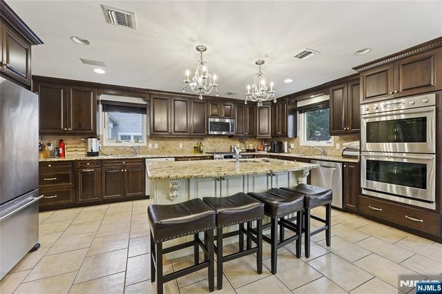 50 Highgate Terrace, Bergenfield, NJ 07621