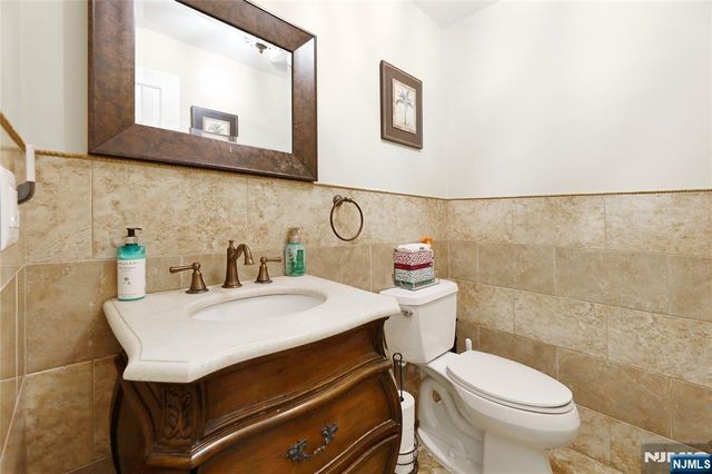 50 Highgate Terrace, Bergenfield, NJ 07621